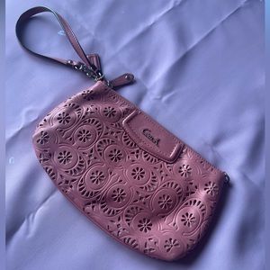 Coach clutch/wristlet in light pink